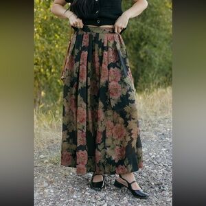 Promesa Elegant Black and Rose Maxi Skirt